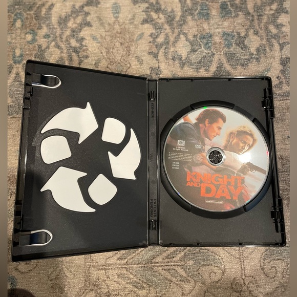 {Knight and Day} DVD Tom Cruise and Cameron Diaz PG-13 - Picture 3 of 4